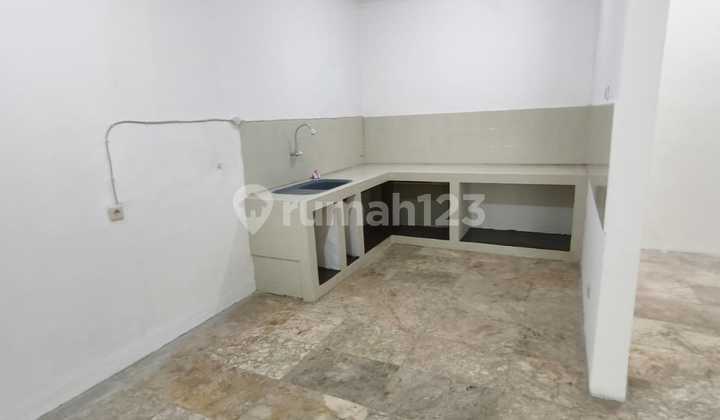 Rent House in Intercon Kebon Jeruk Land Area 180M2 Facing South 2