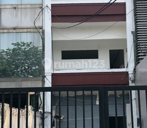 For Sale/Rent: 3-Storey Shop House on Pangeran Jayakarta, Roadside, Ready to Occupy 2