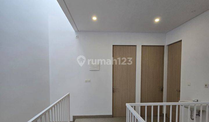 Rumah Brand New di Meruya Utara Lt 125m2, Dekat Pintu Tol 1