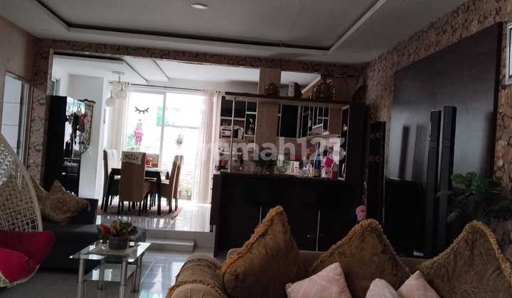 Dijual Cepat Rumah Kota Wisata Cibubur, Cluster Bellevue, Renov