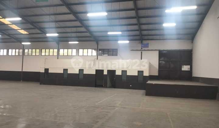 Ready-to-Use Warehouse with Container Access, Negotiable Price in Caringin, Bandung. Ready-to-Use Warehouse with Container Access, Negotiable Price in Caringin, Bandung.