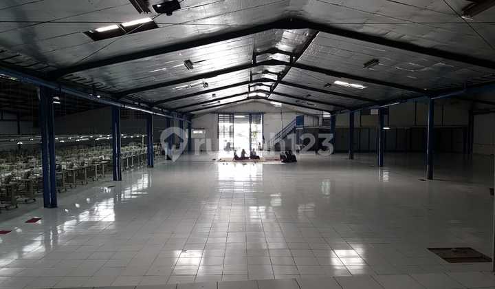 Warehouse, Negotiable Price, Access for Engkel Trucks, in Cipadung, Ujungberung.