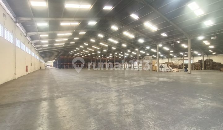 Gudang Besar Akses Kontainer Lantai Beton Di Rancaekek