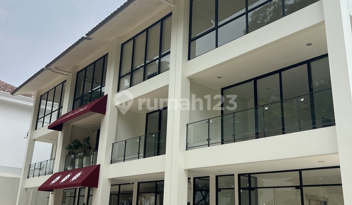 Ruko Siap Huni 3 Lantai 16x22 Posisi Hook Lippo Karawaci