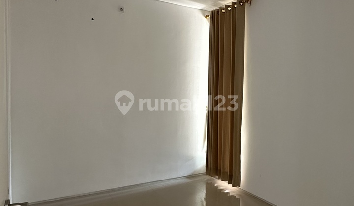 Northwest Hill Depan Danau & Club House Ada Ac & Gordyn 2