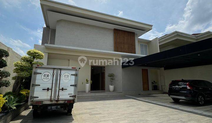 Rumah 2 Lantai Semi Furnished di Jalan Rubini, Pontianak 2