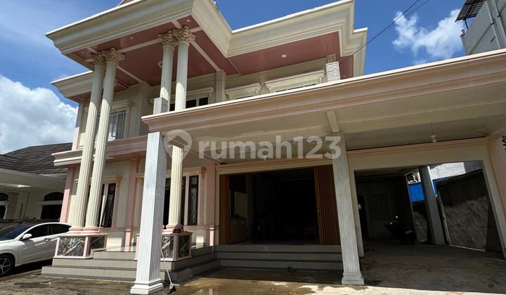 Rumah 2 tingkat dengan 8 kamar tidur di Serdam  2