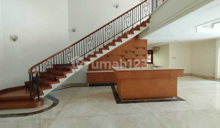 Rumah Besar & Luas 2 Lantai di Mampang Prapatan, Jakarta Selatan
