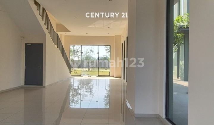 Ruko Genova Premium Location Suitable for Office or Business at JGC Cakung Ruko Genova Premium Location Suitable for Office or Business at JGC Cakung