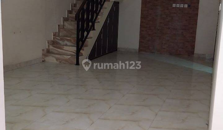 Dijual Rumah 2 Lantai Strategis di Boulevard Hijau Harapan Indah Bekasi 2