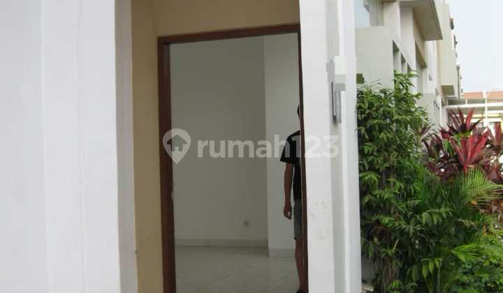 Comfortable House in Jakarta Garden City Cakung - 3+1 Bedrooms, 3+1 Bathrooms, Price Reduced! 2