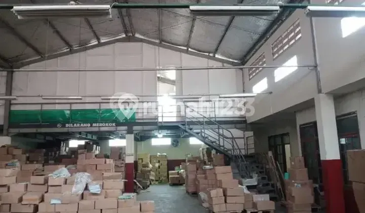 Warehouse + House Suitable for Business Near City Center in Arcamanik