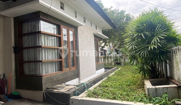 Rumah Hook Tengah Kota Dekat Fasilitas Umum di Turangga 2