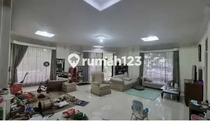 Luxury Shop House in a Super Crowded Location, Near Toll Access on Moch Toha 1