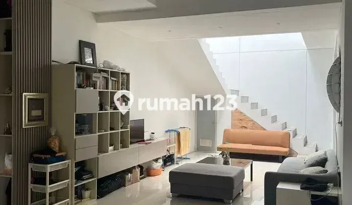 Rumah Cantik Siap Huni Dekat ke Pusat Kota di Sayap Buahbatu