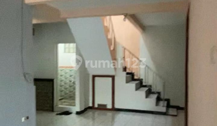 Rumah Terawat Dekat Pusat Belanja Kawasan Margahayu Raya Saturnus 1