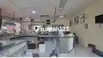 Luxury Shop House in a Super Crowded Location, Near Toll Access on Moch Toha 2