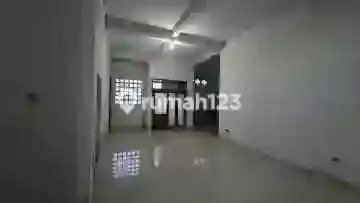 For Rent 3 Adjacent Shophouses Main Road Kopo - Extremely Busy Area! 2