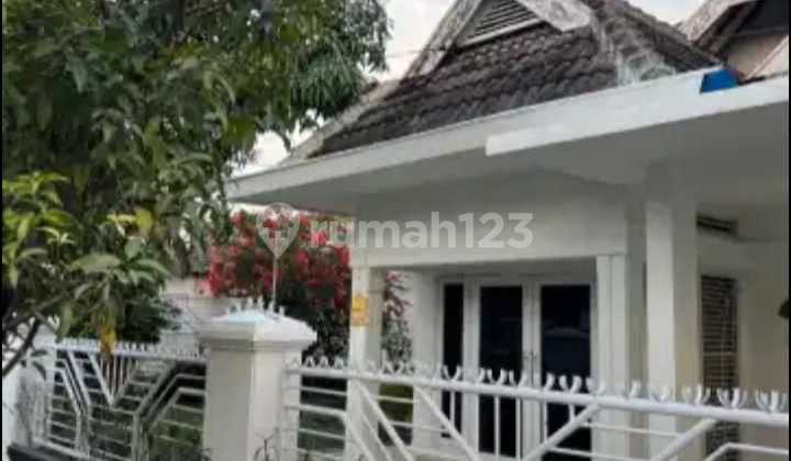 Rumah Cantik dengan Taman Cukup Luas di Dadali Andir, Bandung 2