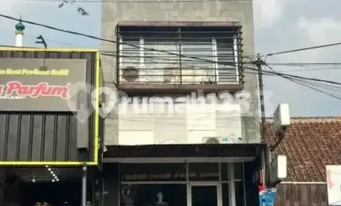 Main Road Ruko in Ciumbuleuit - Modern Interior & Close to Campus! 2