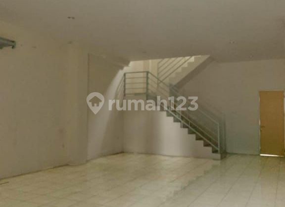 Ideal Shophouse for Business, Strategic Location, Easy Access in Buah Batu 2