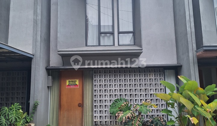 Rumah 2 Lantai Siap Huni Semi Furnished Jatiwarna, Dekat Tol dan Taman Mini