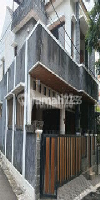 Dijual Rumah 2 Lantai Posisi Hoek Dalam Perumahan Bogor SHM