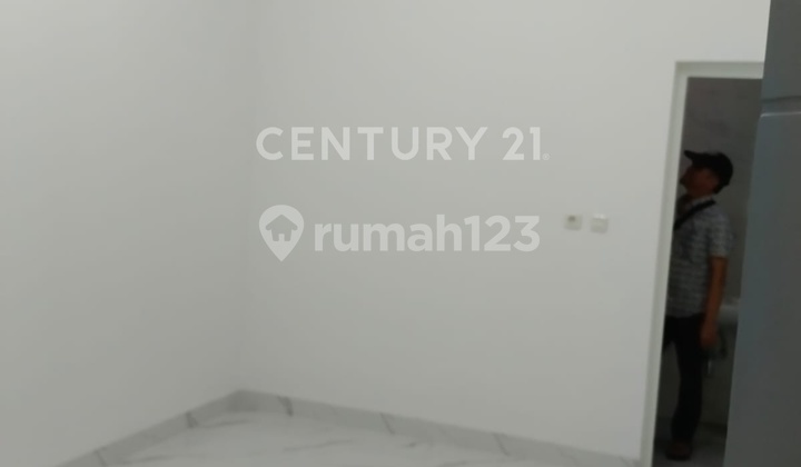 TAMAN UBUD  LIPPO KARAWACI RUMAH BARU DIJUAL CEPAT  LANTAI GRANIT 2