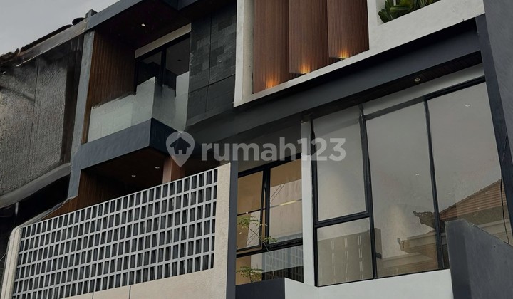 Rumah Contemporal Strategis High Quality Tukad Badung Renon Denpasar Bali