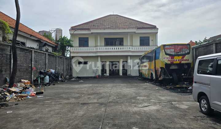 Gedung Ruko Besar Cocok Segala Usaha Raya Kuta Bali
