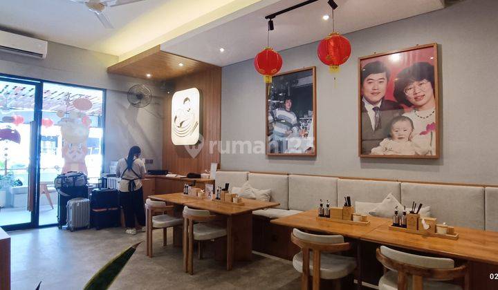 Restaurant Strategist Tourist Walking Area Petitenget Seminyak Bali 2
