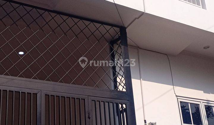 Rumah modern 2lantai di Jl.cipinang muara y belakang Cipinang elok jakarta timur 1