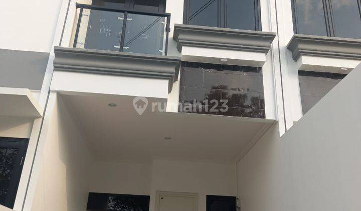 Rumah modern mewah di Jl.pemuda rawa Mangun jakarta timur samping Popeye dan Burger Kings 2 Lantai siap huni 1