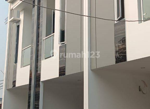 Rumah siap huni 2 lantai di Jl.H.nado pondok labu belakang Fatmawati jakarta selatan 1