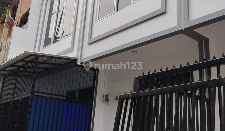 Rumah modern 2 lantai di Jl.keadilan Gajah mada kota jakarta pusat 2