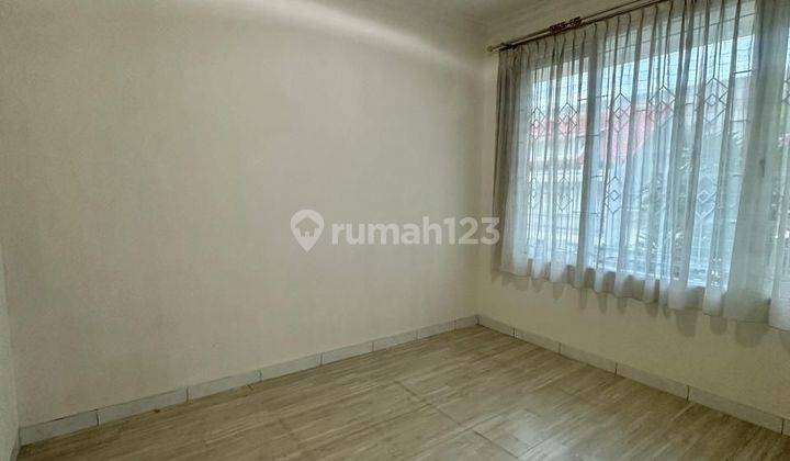 Rumah 2 Lantai Permata Buana Posisi Hoek Harga Murah 2