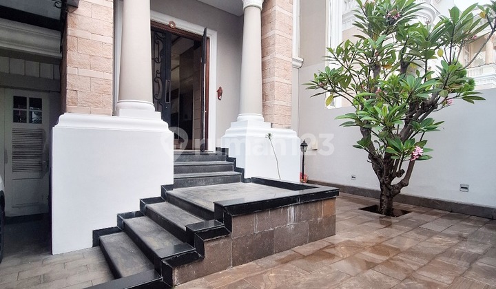 Rumah 2.5 Lantai Pantai Indah Kapuk Lantai Full Marmer