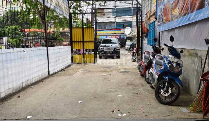 3.5-Story Shophouse in Kapuk Muara, Area 85M2, Container Access 2