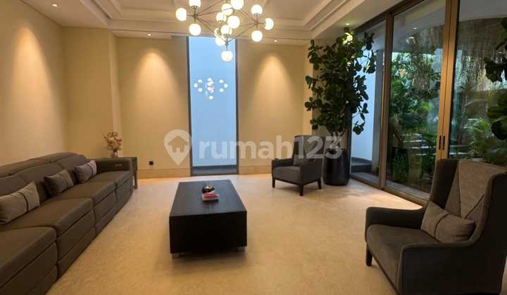 Rumah Super Mewah 4 Lantai di Pantai Indah Kapuk Rumah Super Mewah 4 Lantai di Pantai Indah Kapuk