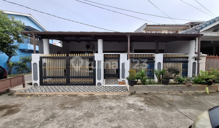 Corner House for Sale in Harapan Indah 1 Bekasi