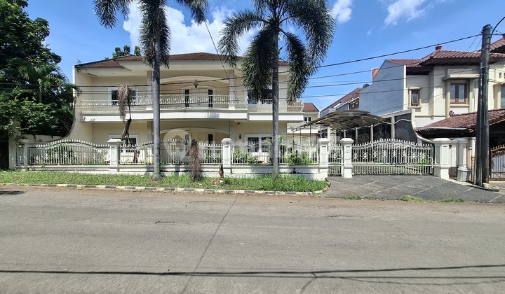 Rumah Dijual di Taman Laguna Cibubur