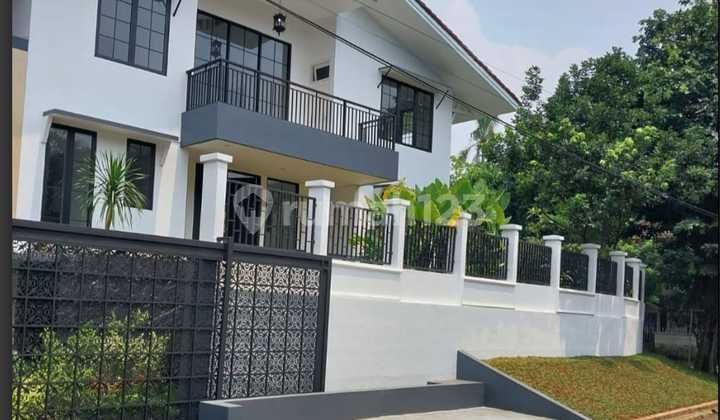 Rumah Hoek Di Pondok Indah Jakarta Selatan