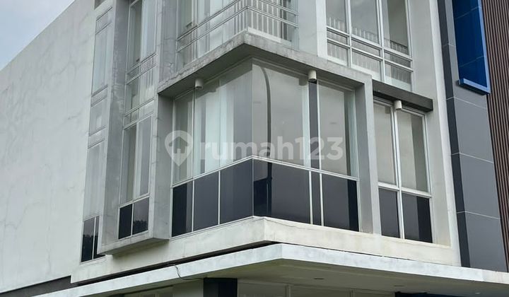 Disewakan Ruko Baru 3 Lantai di Jalan Utama Citra Gran Cbd Cibubur
