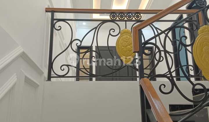 Dijual Rumah Baru di Renovasi di Kebayoran Jakarta Selatan SHM 2