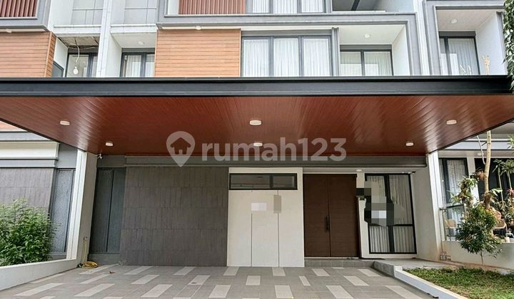 Dijual Rumah Mewah 3 Lantai Semi Furnish Siap Huni di Kota Wisata Cibubur 2