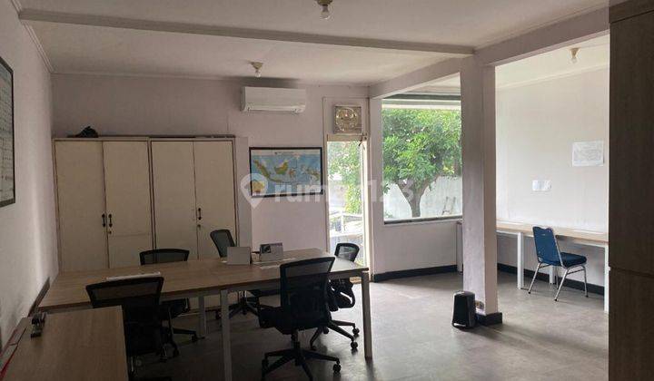 Rumah Kantor Lokasi Strategis, Furnished, Bagus Terawat, Cocok Untuk Kantor Maupun Usaha Lainnya 14