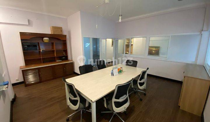 Rumah Kantor Lokasi Strategis, Furnished, Bagus Terawat, Cocok Untuk Kantor Maupun Usaha Lainnya 16