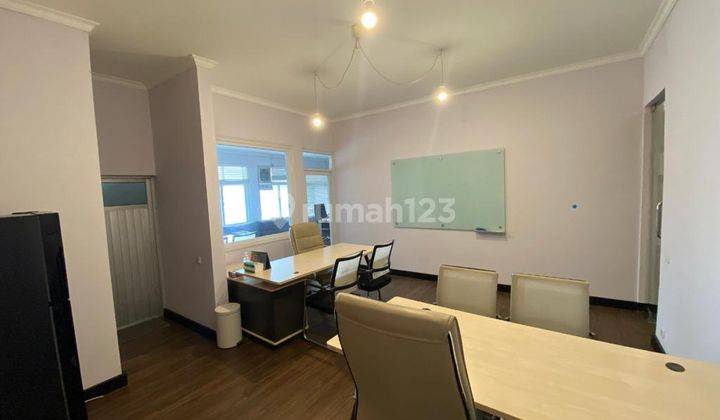 Rumah Kantor Lokasi Strategis, Furnished, Bagus Terawat, Cocok Untuk Kantor Maupun Usaha Lainnya 18