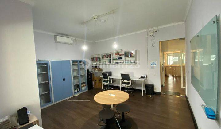 Rumah Kantor Lokasi Strategis, Furnished, Bagus Terawat, Cocok Untuk Kantor Maupun Usaha Lainnya 19