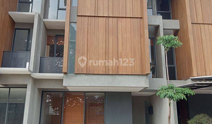 Rumah Baru Minimalis Modern, Lokasi Sangat Strategis, Dekat Pdk. Indah  2